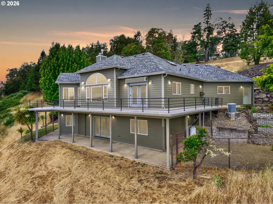 215 Eagle Dr, Roseburg, OR 97471 - #2