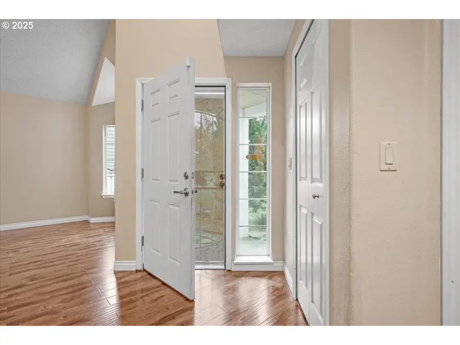 1351 NE Greenway Dr, Gresham, OR 97030 - Image #3