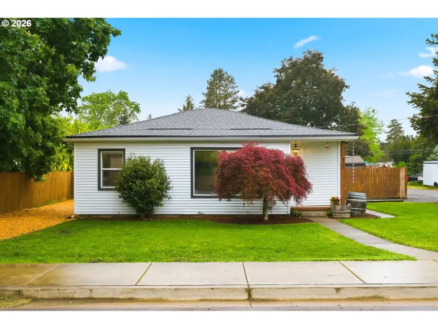 915 E 1st St, Yamhill, OR 97148 - #3