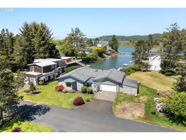 9215 Trout Pl, GlenedenBeach, OR 97388