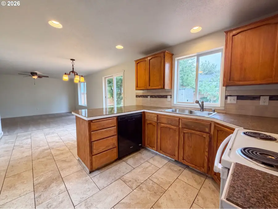 1320 NW 5th Ct, Battle Ground, WA 98604 - #2