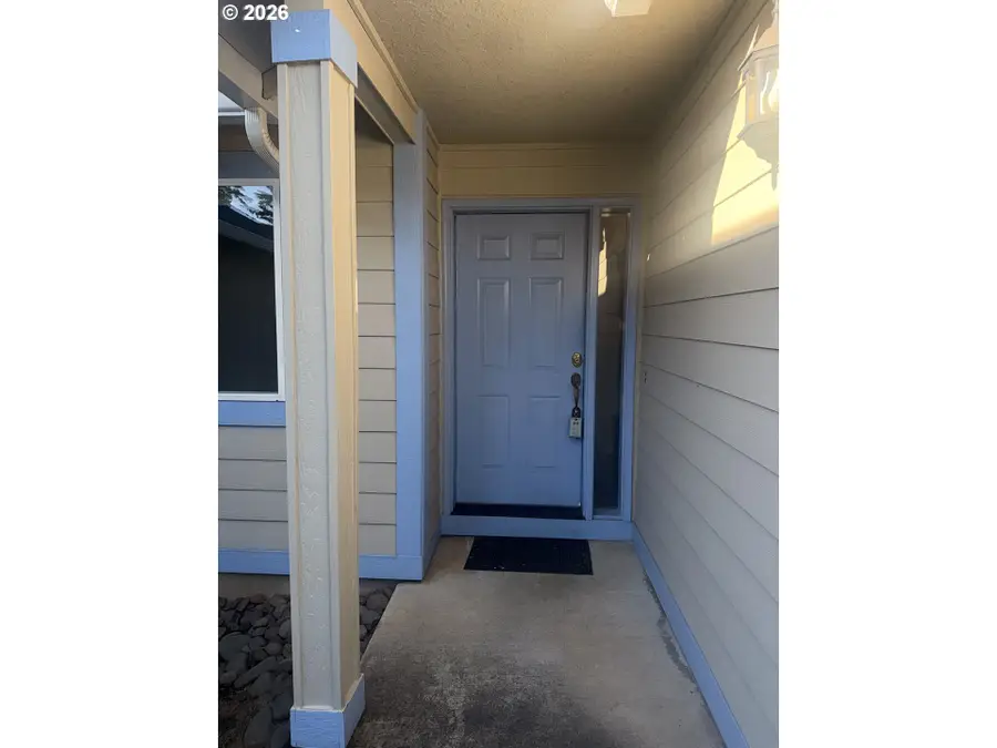 19208 Cokeron Dr, Oregon City, OR 97045 - #2