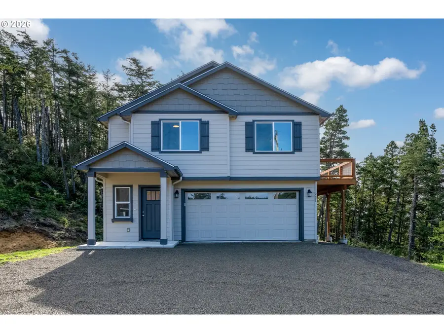 201 Highland Dr, Tillamook, OR 97141 - #2