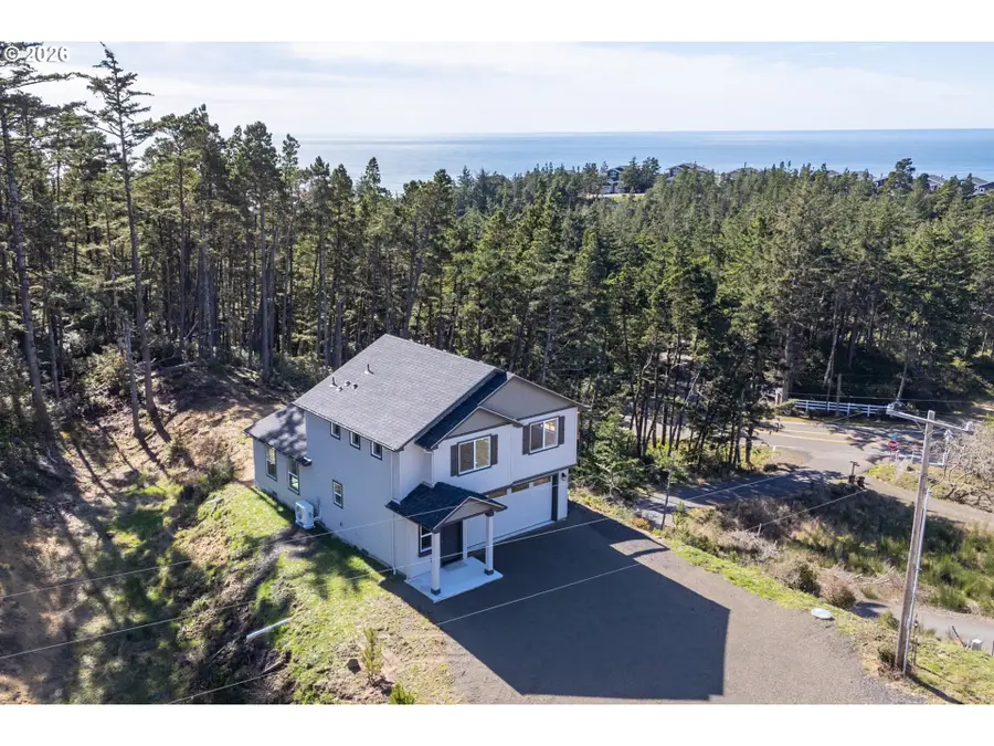 201 Highland Dr, Tillamook, OR 97141 - #3