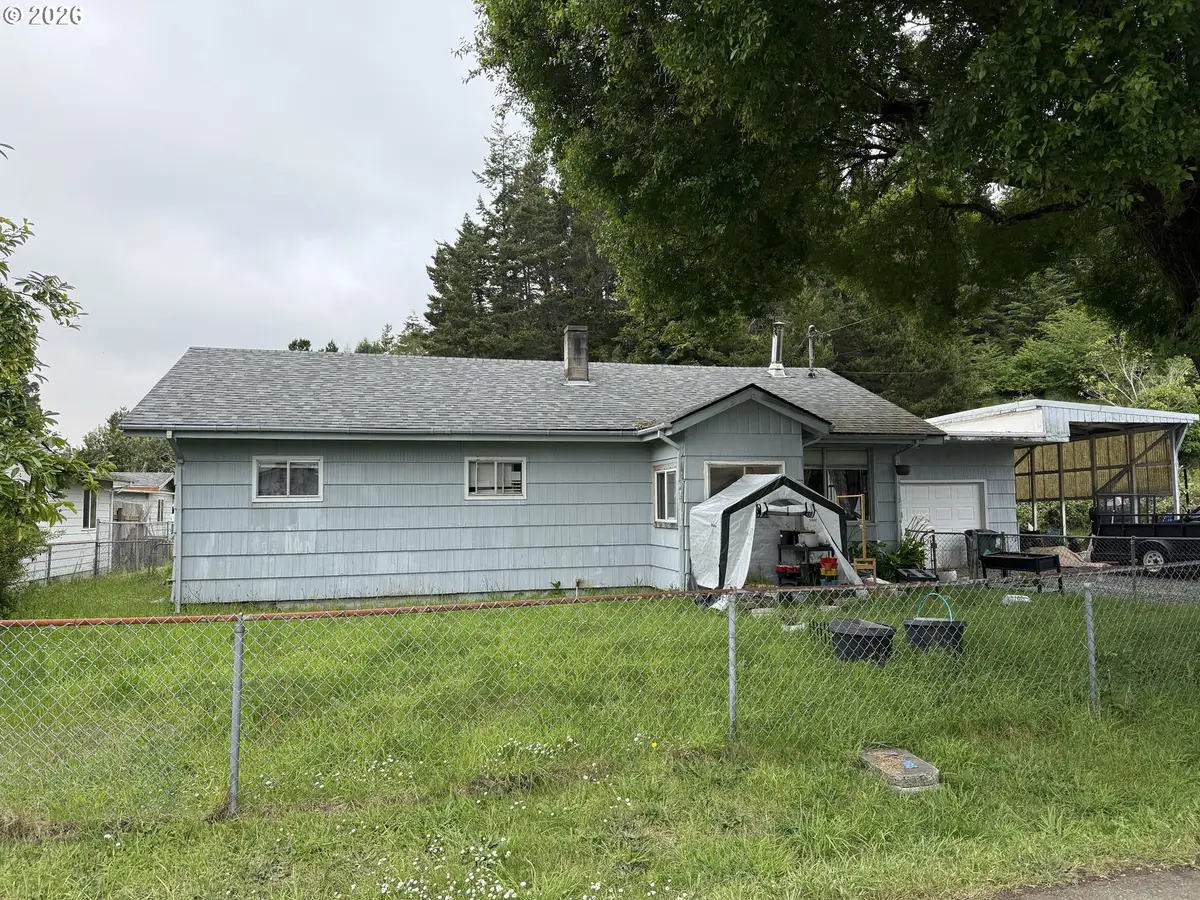 530 Kings Ave, Lakeside, OR 97449 - #1