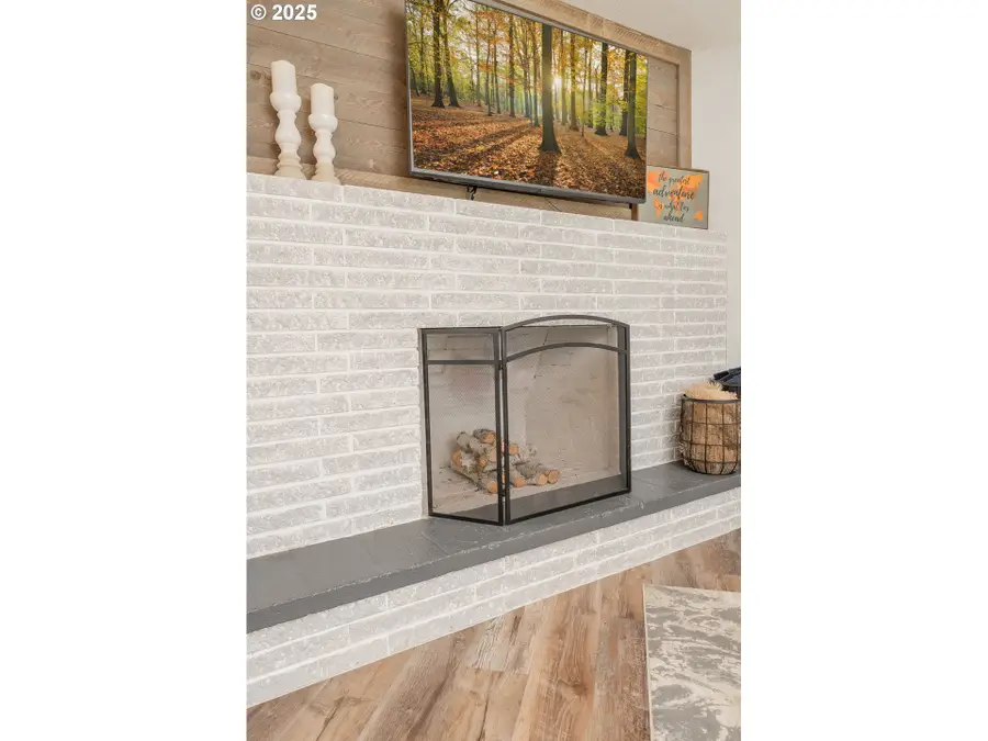 940 W Luellen Dr, Roseburg, OR 97471 - Image #3