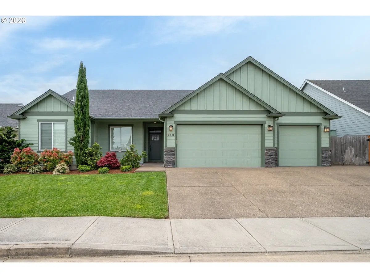 740 E Roosevelt St, Carlton, OR 97111 - #1