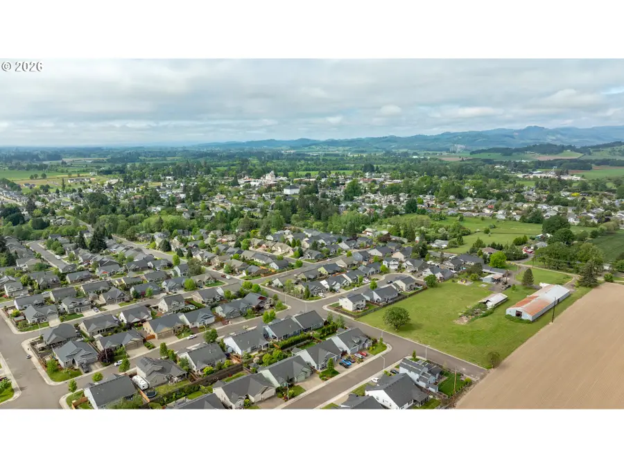 740 E Roosevelt St, Carlton, OR 97111 - #3