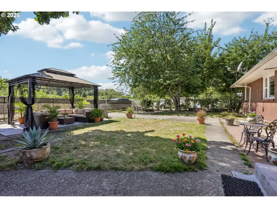 2219 Ocean Beach Hwy, Longview, WA 98632 - #2