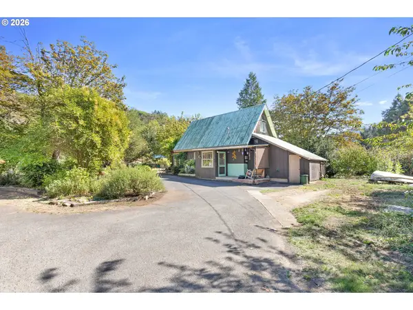 185 Ecklund St, Canyonville, OR 97417
