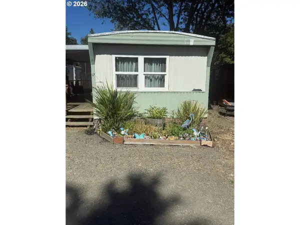 5000 NE Stephens St #17, Roseburg, OR 97470
