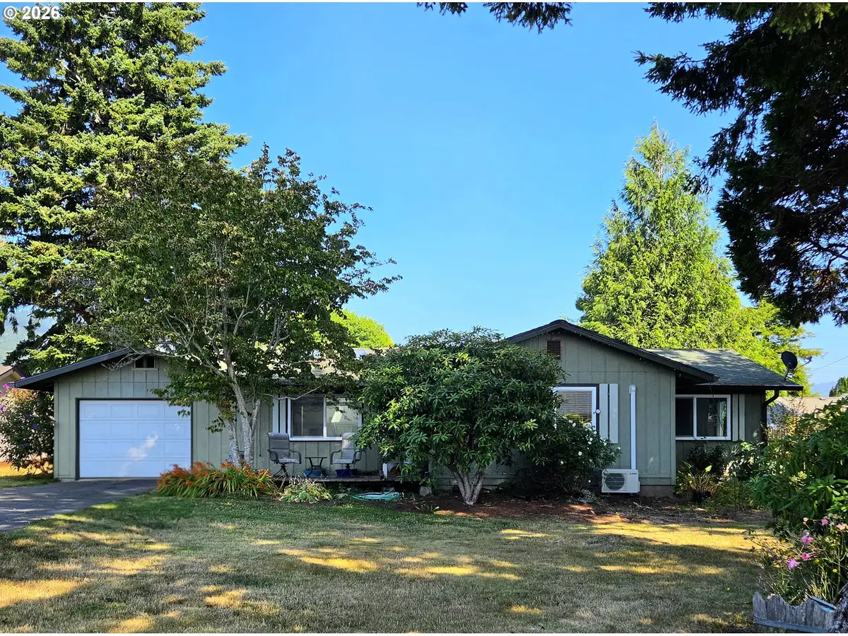 417 Railroad St, Brookings, OR 97415 - #1