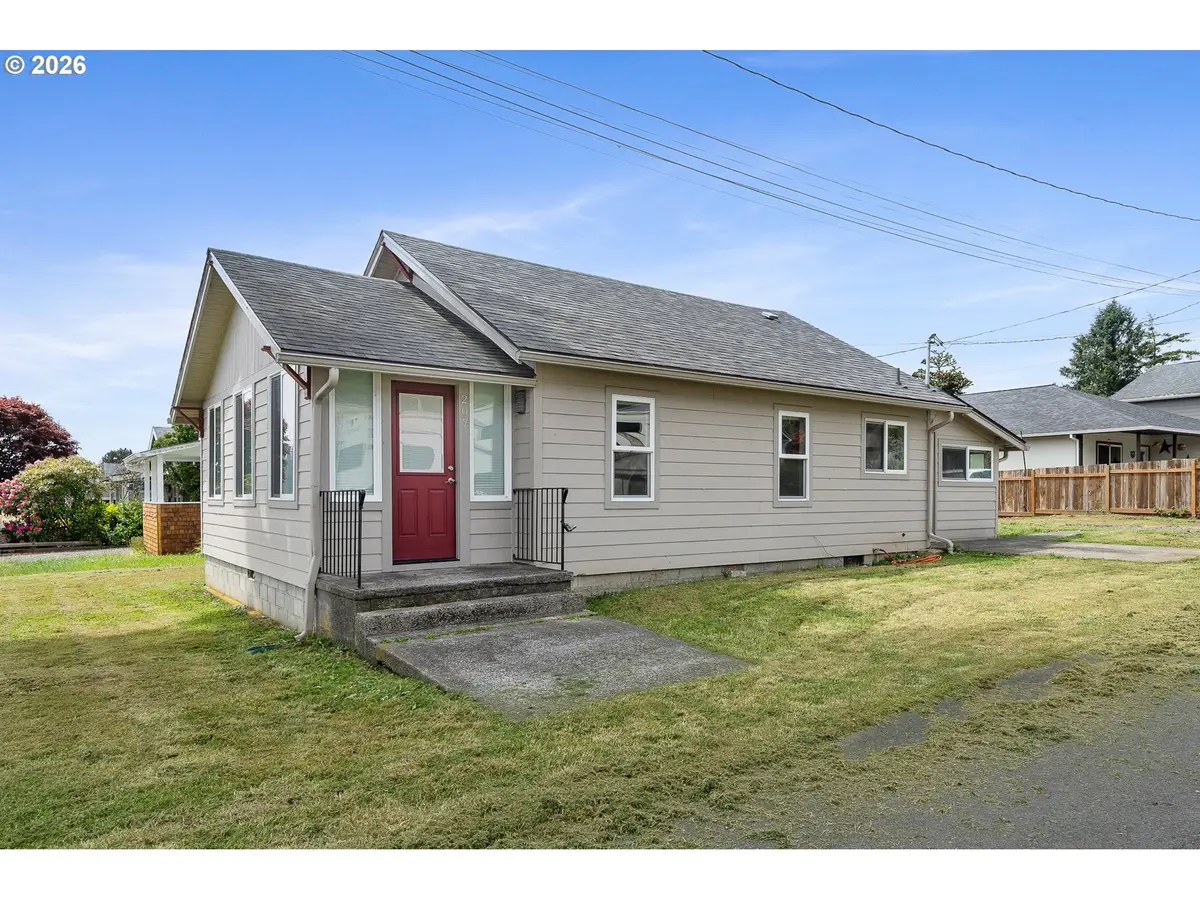 207 2nd St, Garibaldi, OR 97118 - #1