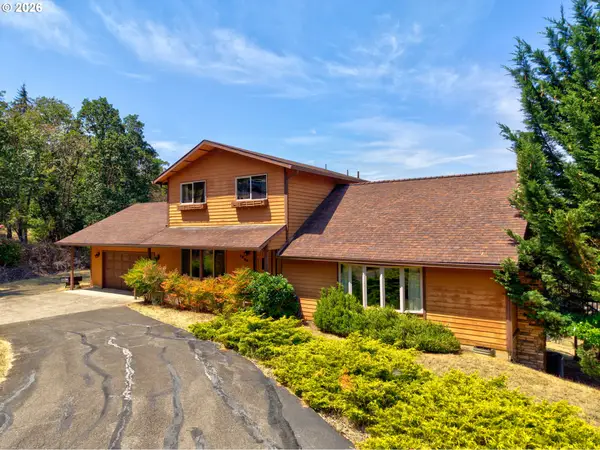 1030 Garden Grove Dr, Roseburg, OR 97471