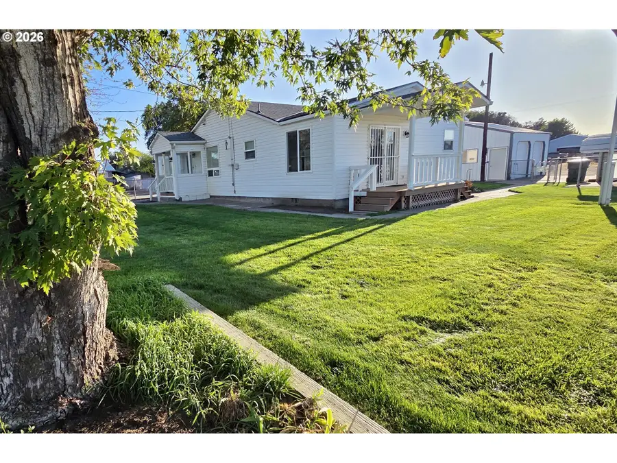 395 NE 10th St, Hermiston, OR 97838 - #2