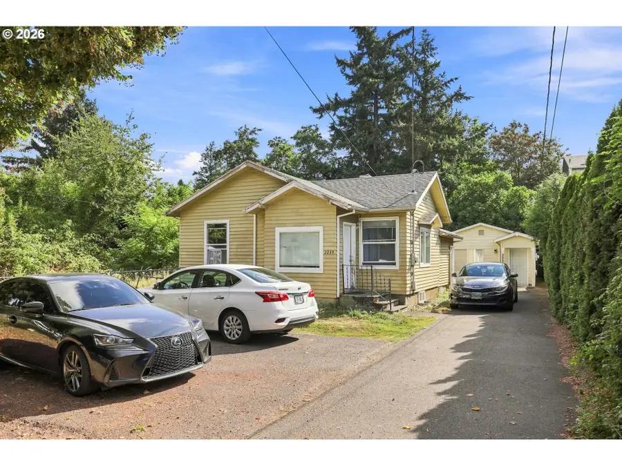 3234 SE 87th Ave, Portland, OR 97266 - #3