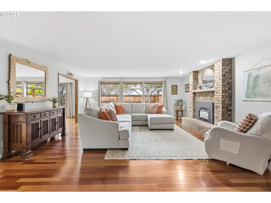 2868 Metolius Dr, Eugene, OR 97408 - Image #2