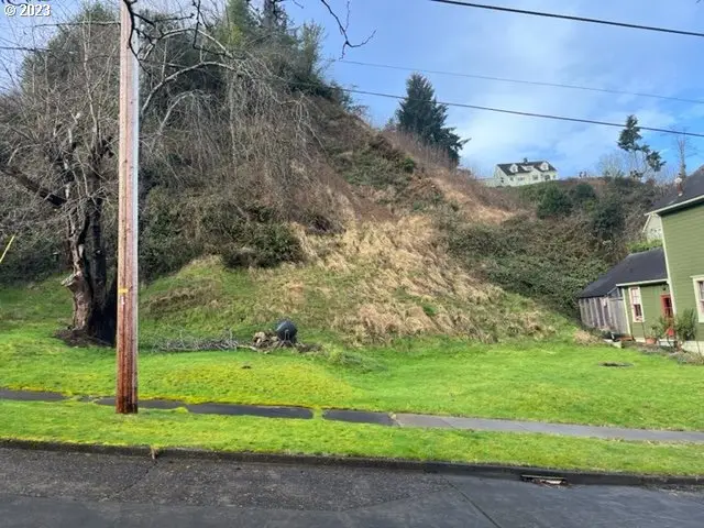 451 6th St, Astoria, OR 97103 - #2