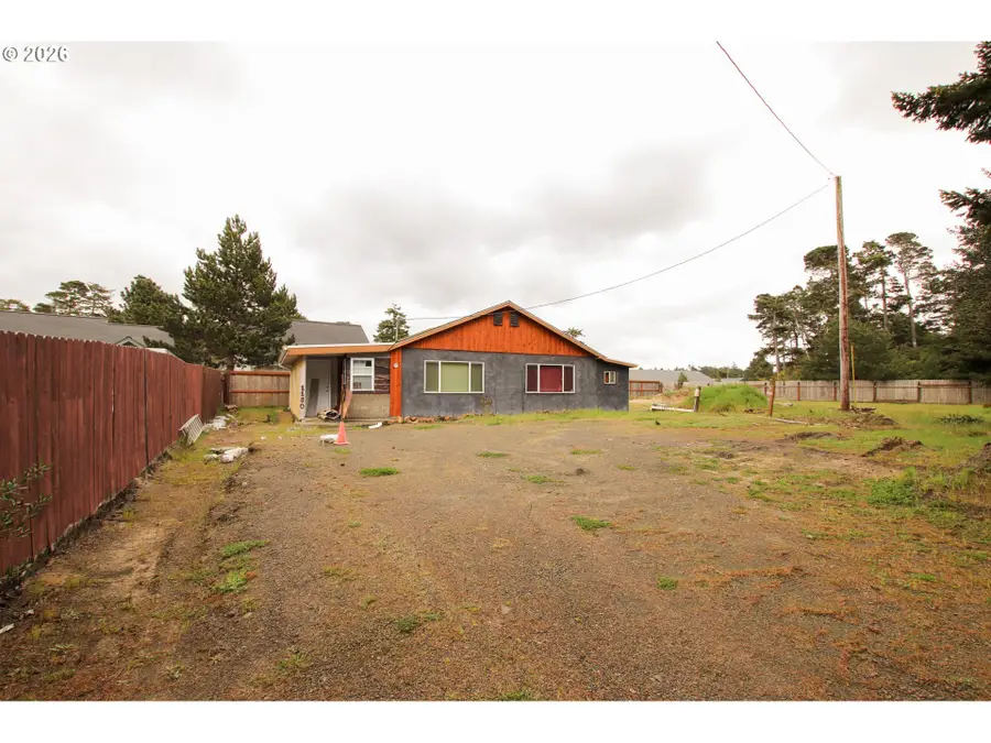 1120 Rhododendron Dr, Florence, OR 97439 - #2