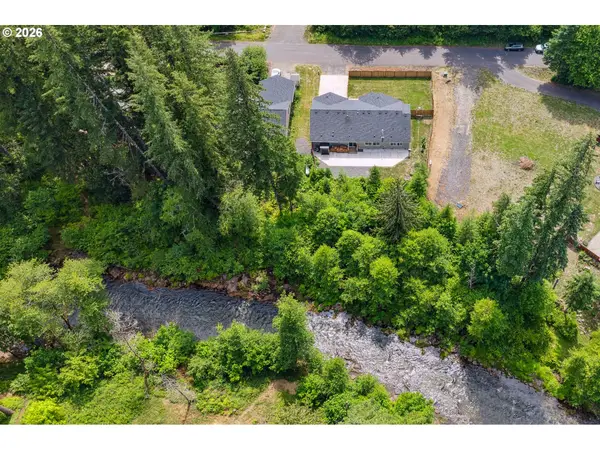 202 Edgewater Dr, Carson, WA 98610