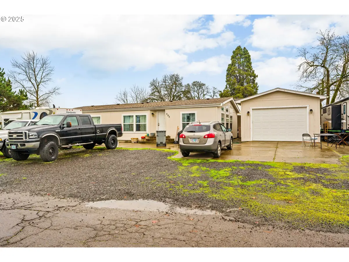 370 S 6th St, Harrisburg, OR 97446 - Image #1