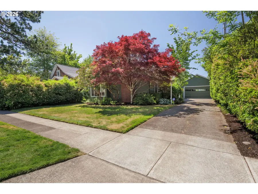 950 E 23rd Ave, Eugene, OR 97405 - #2