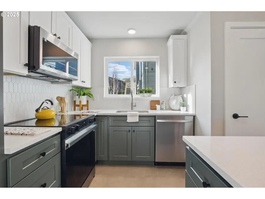 1123 SE Rhone St #B, Portland, OR 97202 - #3