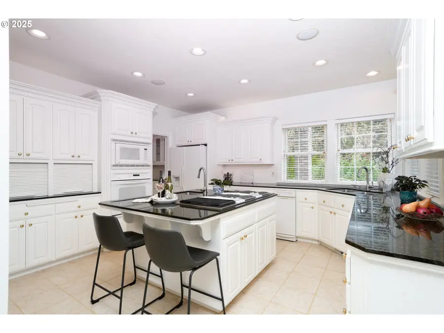 36313 Blueberry Dr, Lebanon, OR 97355 - Image #3