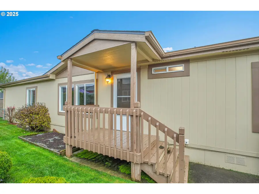 51459 SE Westlake Dr #102, Scappoose, OR 97056 - Image #2