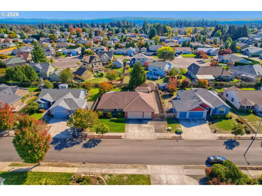 19380 Hazelgrove Dr, Oregon City, OR 97045 - #2