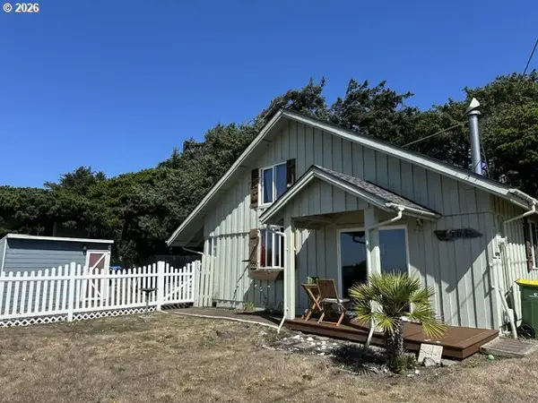 4561 Arch St, Florence, OR 97439