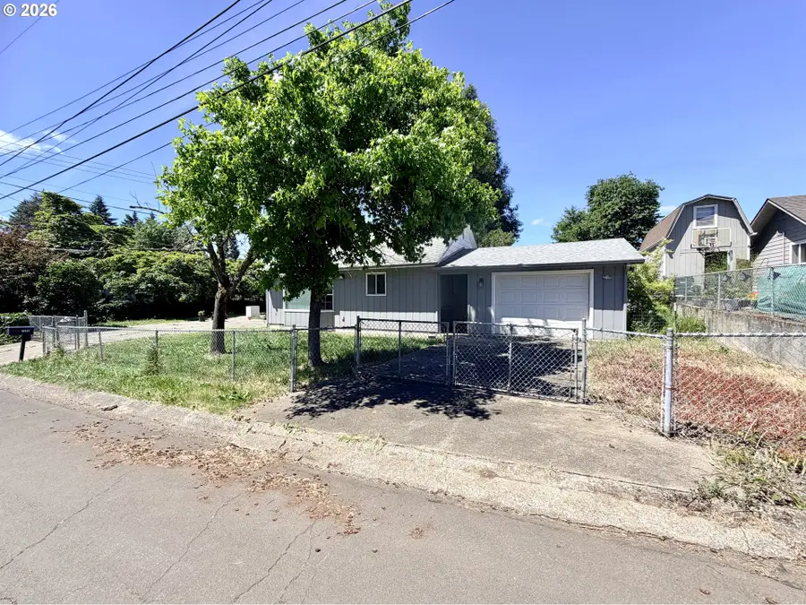 1688 NW Eden St, Roseburg, OR 97470 - #2