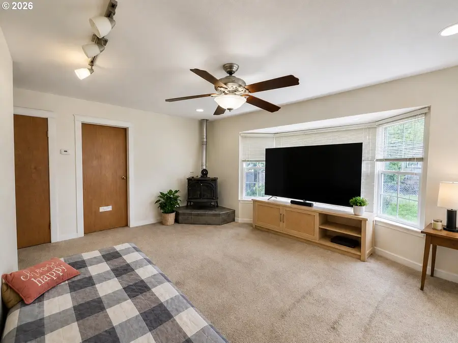 1688 NW Eden St, Roseburg, OR 97470 - #3