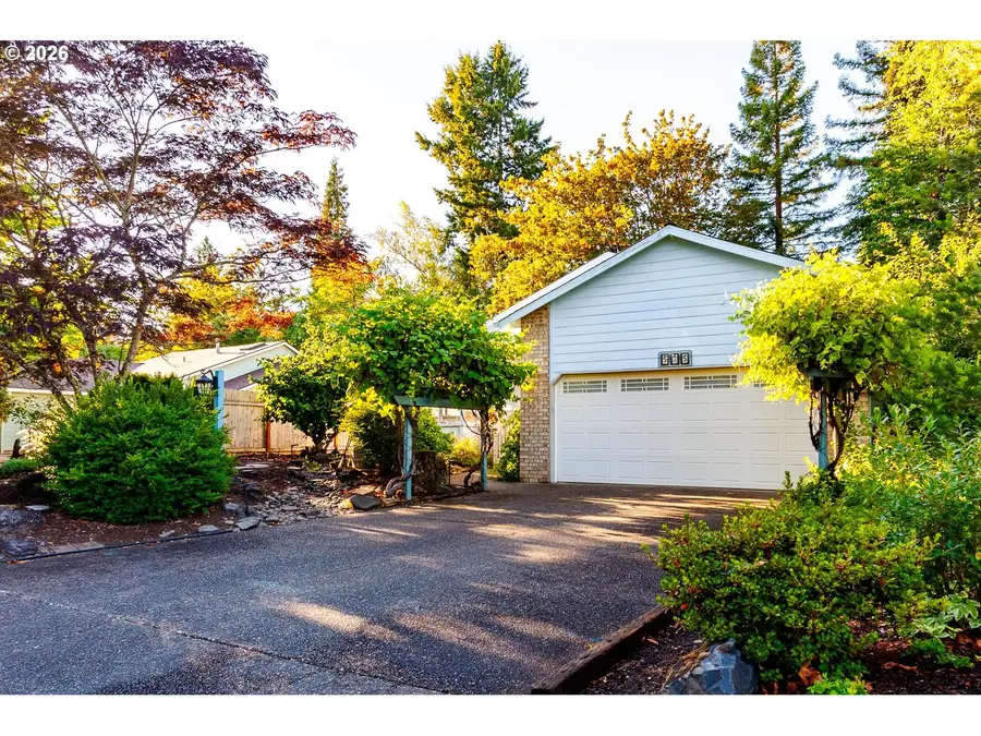 525 Mill Stream Woods, Stayton, OR 97383 - #2