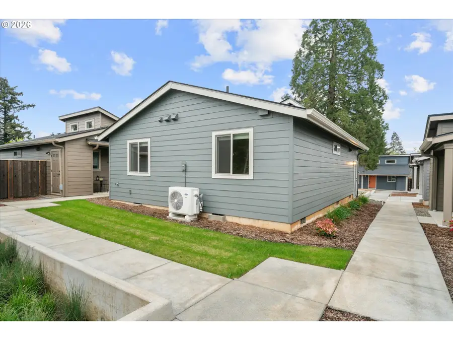 12270 Meadowlawn Dr, Oregon City, OR 97045 - #3