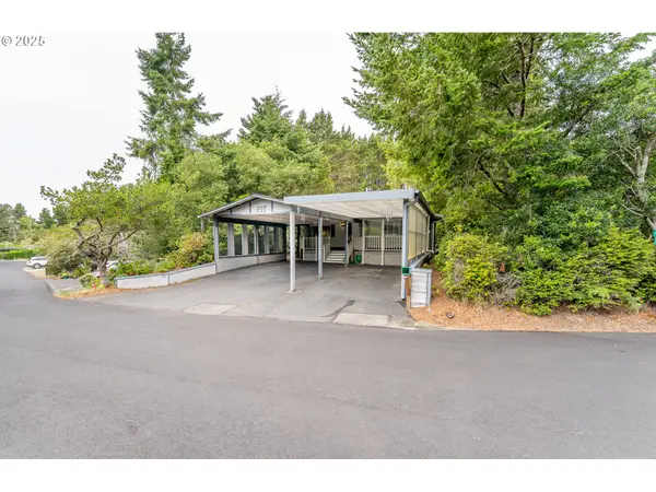 1600 Rhododendron Dr #207, Florence, OR 97439