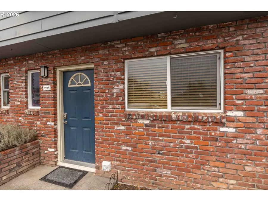 1935 NE 19th St, Gresham, OR 97030 - #2