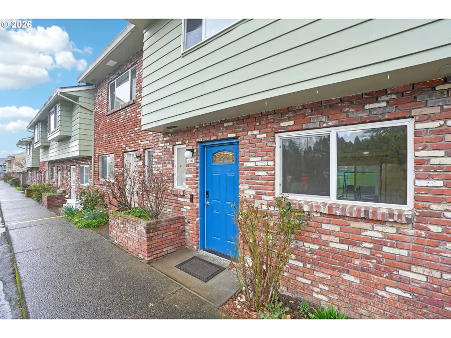 1302 NE Hogan Dr, Gresham, OR 97030 - #2