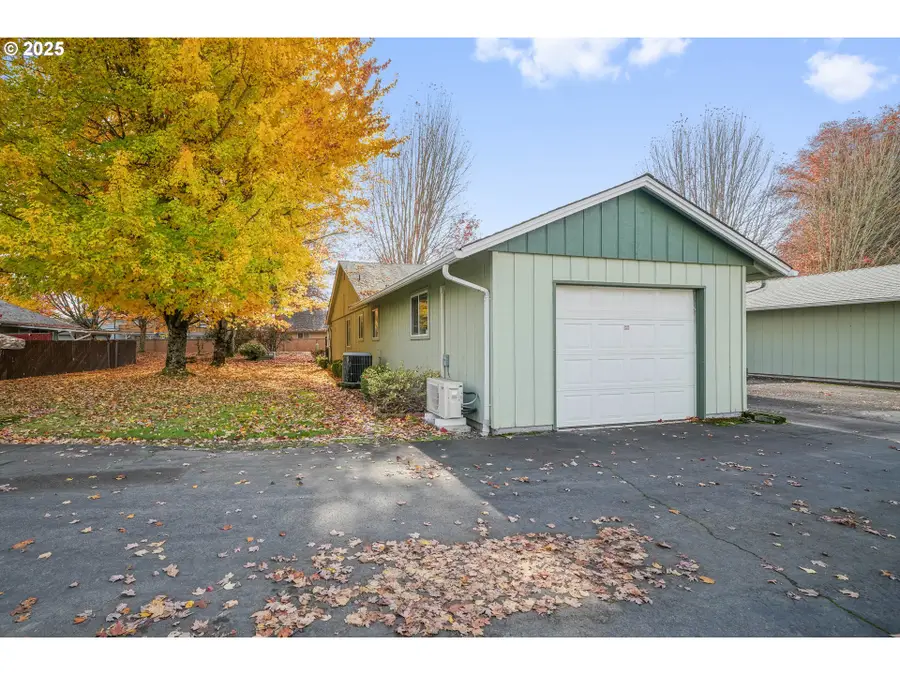 3113 Jackson St, Albany, OR 97322 - #2
