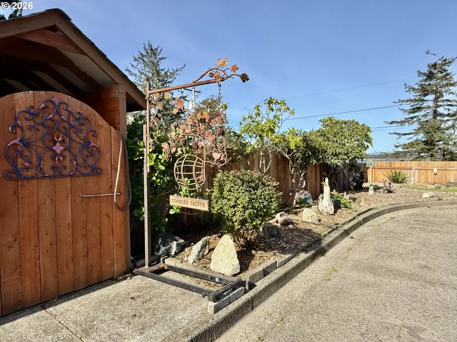 407 S Empire Blvd, Coos Bay, OR 97420 - #2