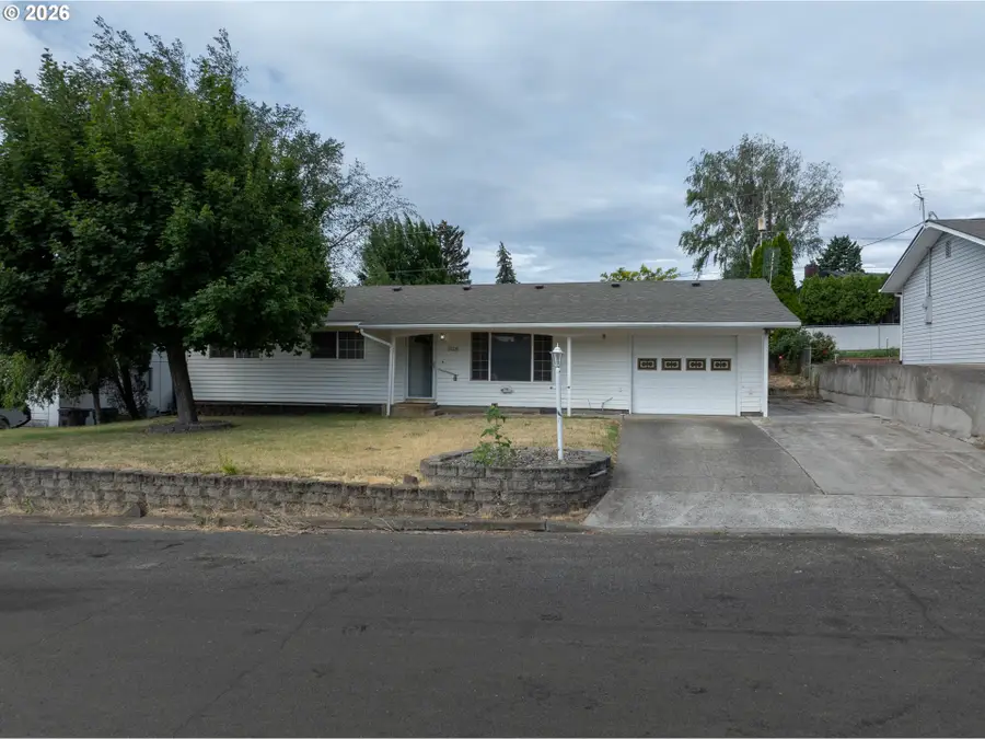 1018 W Murray Dr, Chenoweth, OR 97058 - #2
