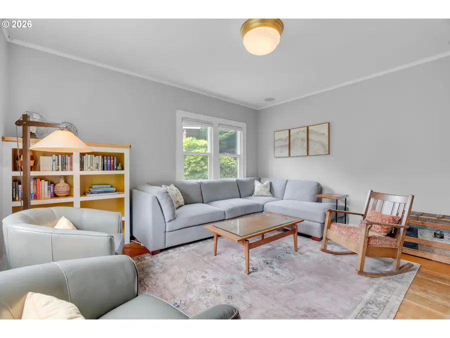 303 Linn Ave, Oregon City, OR 97045 - #3
