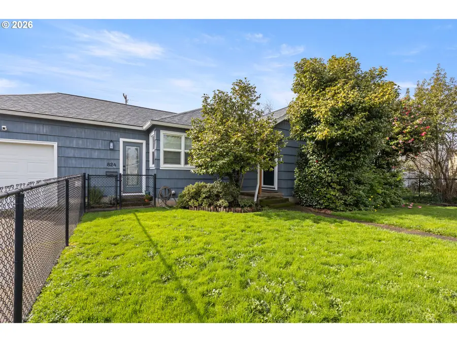 824 W Nebo St, Roseburg, OR 97471 - #3