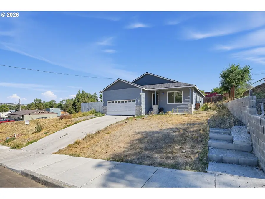 359 SW Madison St, Madras, OR 97741 - #2