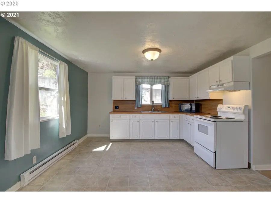 863 NE Poplar St, Clatskanie, OR 97016 - #2