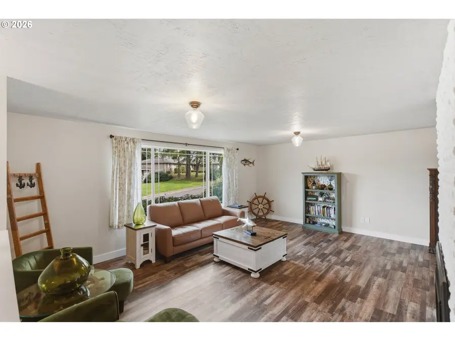 1289 Ford Ln, North Bend, OR 97459 - #3