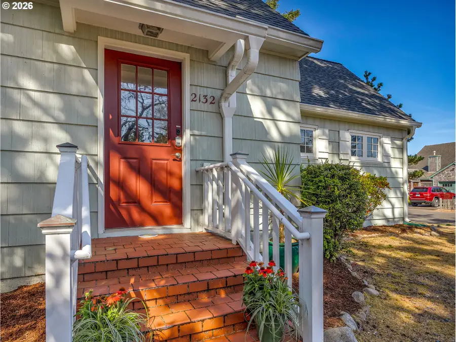 2132 S Columbia St, Seaside, OR 97138 - #3