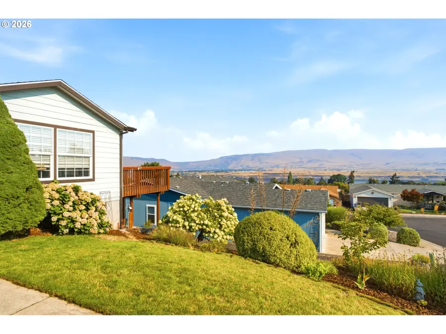 1703 Golden Way, The Dalles, OR 97058 - #2