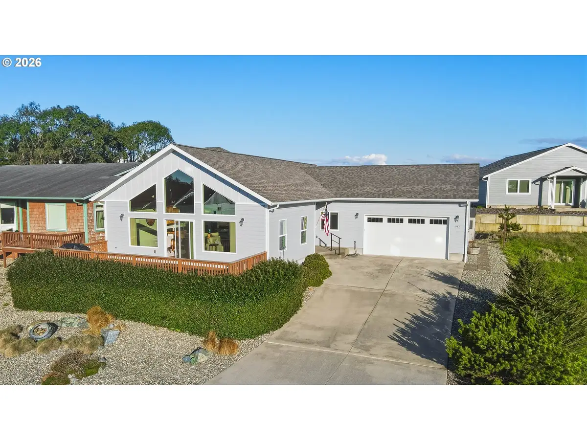 947 Hailey Ln, Bandon, OR 97411 - #1