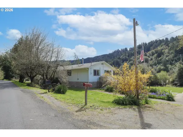97832 S Coos River Ln, CoosBay, OR 97420